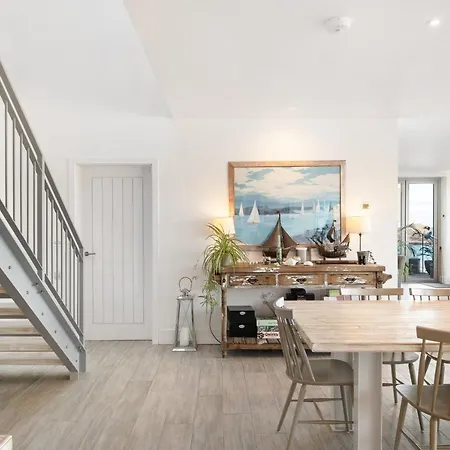 Holiday home Shore Edge *