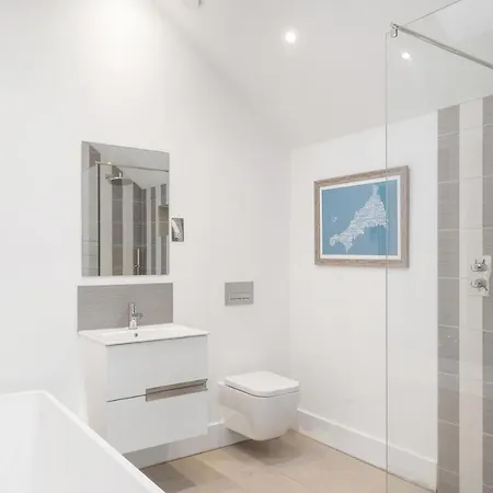 Shore Edge Holiday home